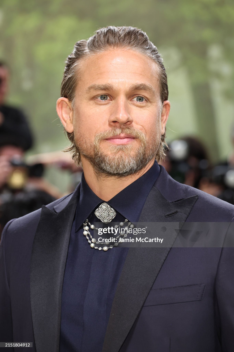 Charlie Hunnam - Foto 18