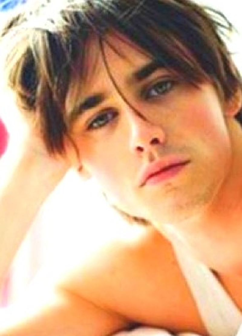 Reeve Carney - Foto 1