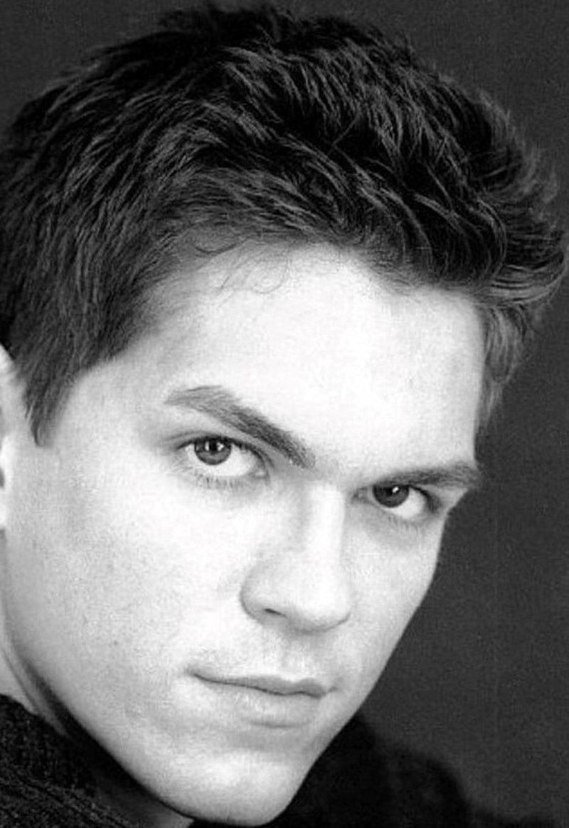 Steve Howey - Foto 1