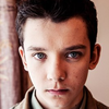 Asa Butterfield - Foto 9