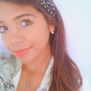Foto de perfil de Verônica Vi .