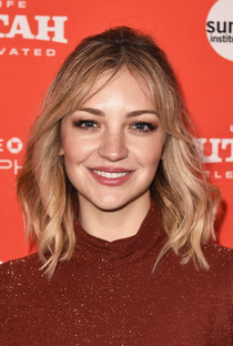 Abby Elliott - Poster 1