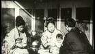 Auguste & Louis Lumière: Vues japonaises - Repas en famille (1897)