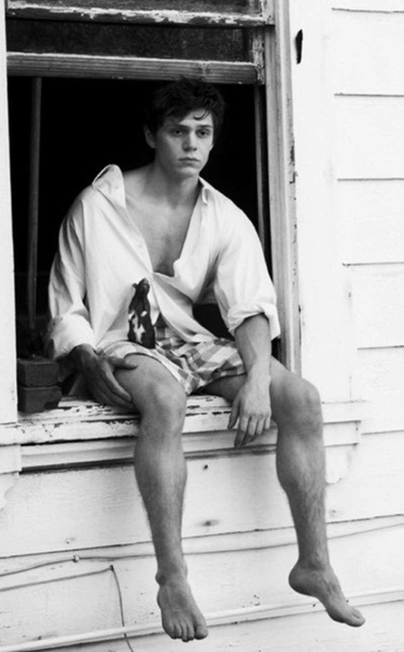 Evan Peters - Foto 17