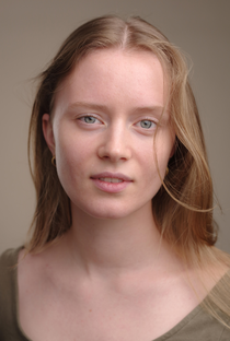 Grace Englert - Poster / Capa / Cartaz - Oficial 2