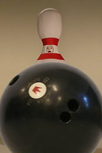  de Curta Bowled Over (2007)