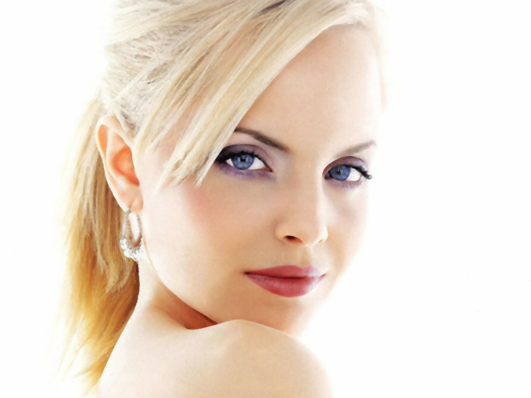 Mena Suvari - Foto 6