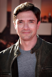 Topher Grace - Poster 1