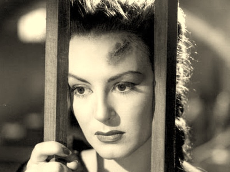 Foto 3 de Santa Entre Demônios