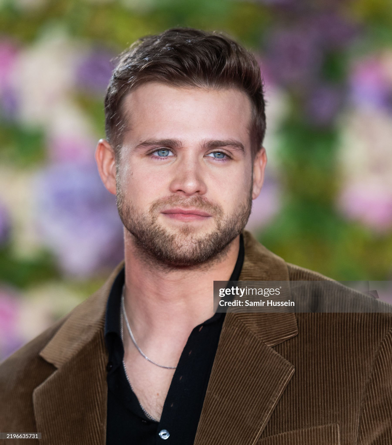 Leo Woodall - Foto 1