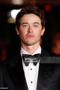 Tom Blyth - Poster 1