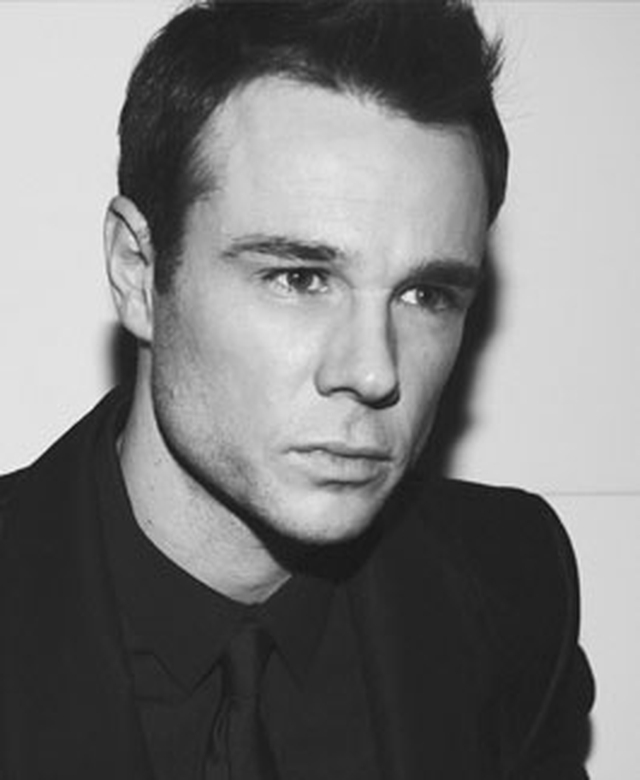 Rupert Evans barefoot