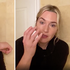 Assista Kate Winslet demonstrando a lavagem correta das mãos