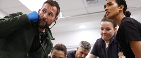 ‘The Pitt’ dispara na 2ª temporada e quase dobra audiência em relação ao primeiro ano