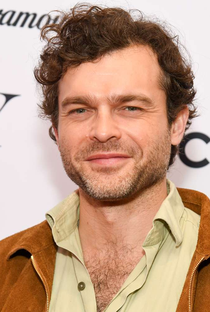 Alden Ehrenreich - Poster 1