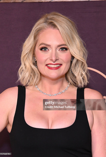 Lauren Ash - Poster 1