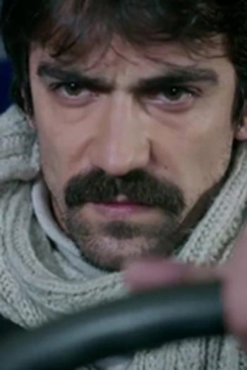 Poster de Episódio 18. Bölüm (2012)