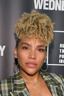 Emmy Raver-Lampman - Poster 1