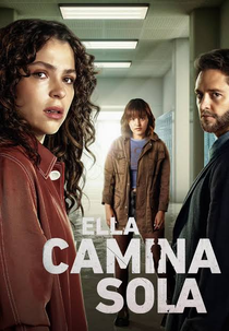 Ela caminha sozinha (Ella camina sola)