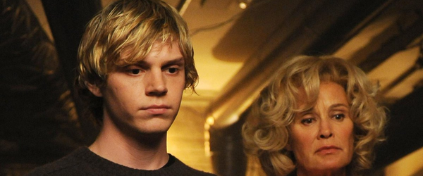 Evan Peters comenta sobre retorno de Jessica Lange em American Horror Story