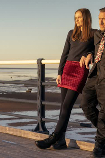 Poster de Episódio Come to the Edge (2020)