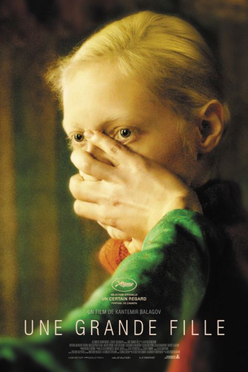  de Filme Uma Mulher Alta (2019)