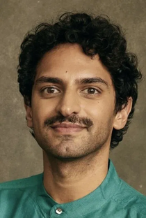 Karan Soni - Poster 1