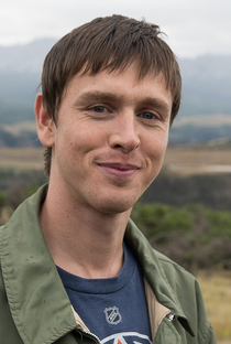 Harris Dickinson - Poster 1