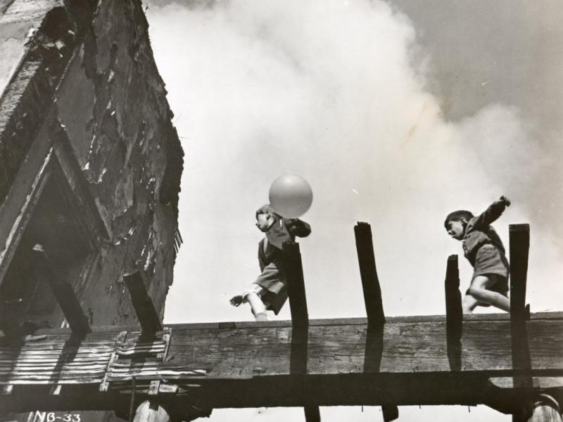 Foto 1 de The Yellow Balloon