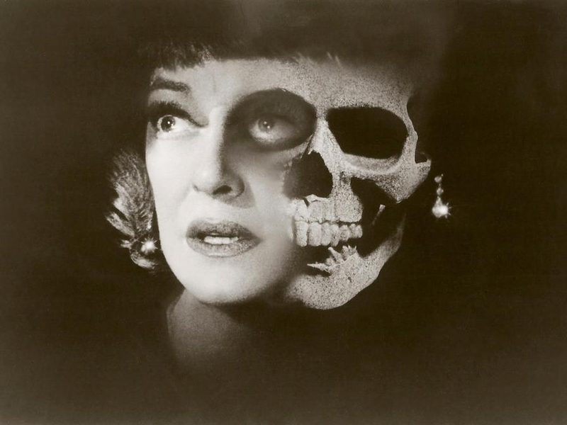 Foto 1 de Alguém Morreu em Meu Lugar