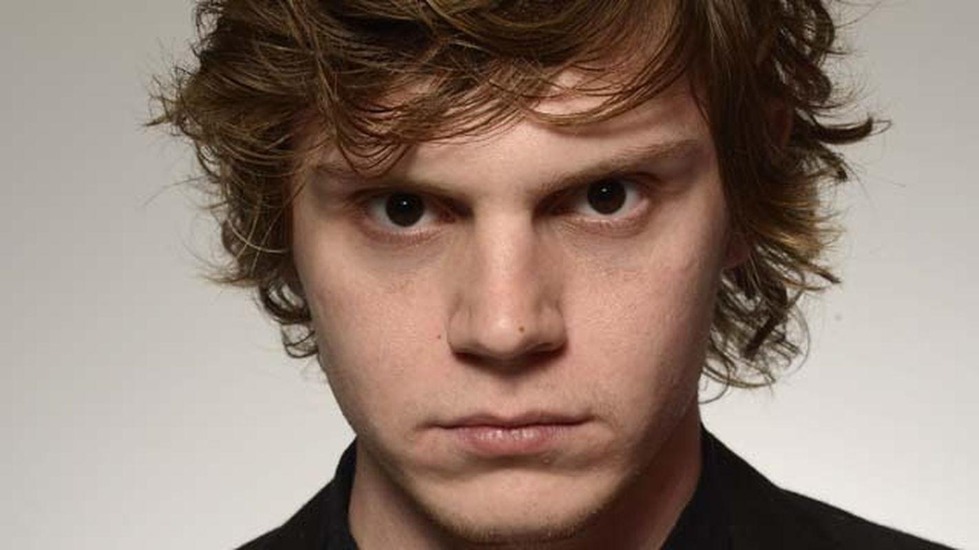 Evan Peters - Foto 18