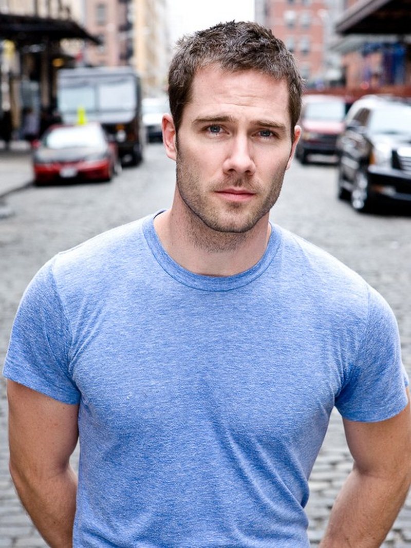 Luke Macfarlane - Foto 1