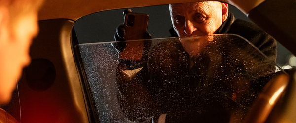 Anthony Hopkins resgata psicopatia de Hannibal em Confinado