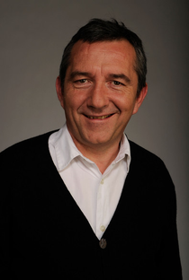 Pascal Chaumeil - Poster / Capa / Cartaz - Oficial 1