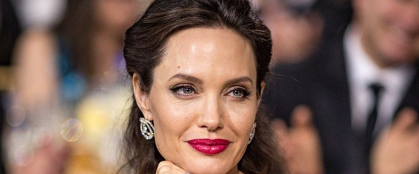 Angelina Jolie vai Produzir Programa que Ensina Jovens a Reconhecer "Fake News"