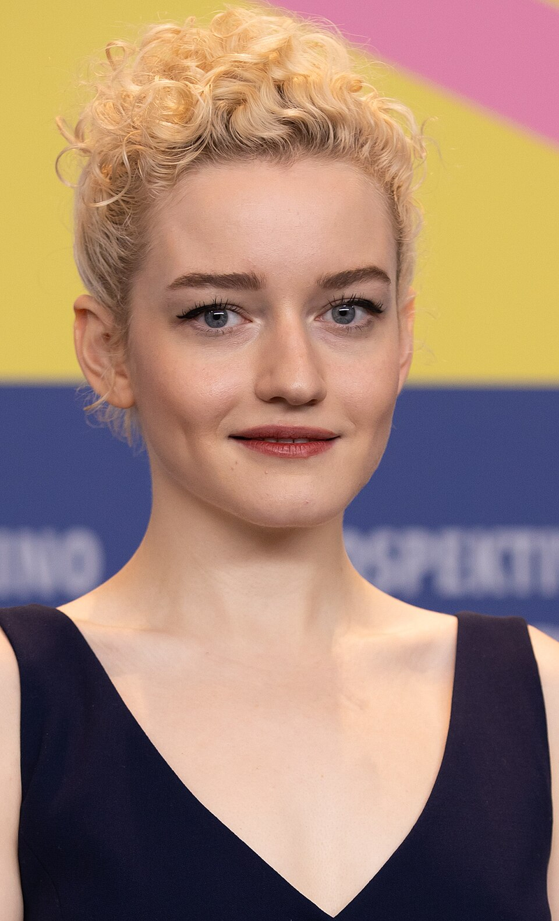 Julia Garner - Foto 1