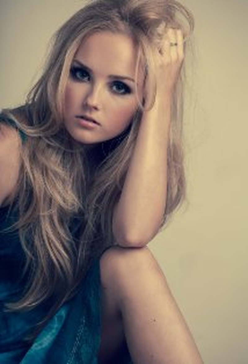 Mia Rose Frampton - Foto 1