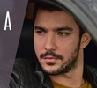 Sarı Takım Elbiseli Adam