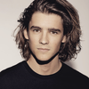 Brenton Thwaites - Foto 1