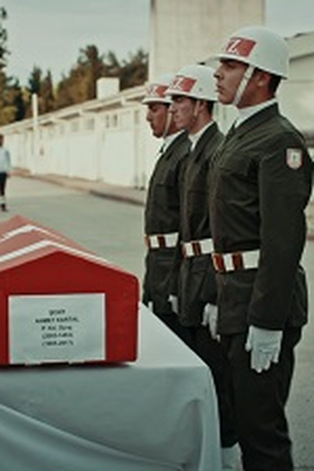 Poster de Episódio 10. Bölüm (2017)