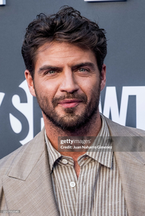 Maxi Iglesias - Poster 1