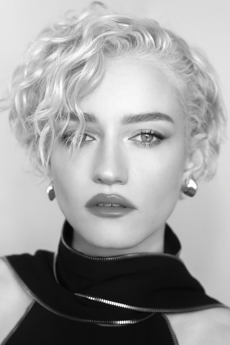 Julia Garner - Foto 2