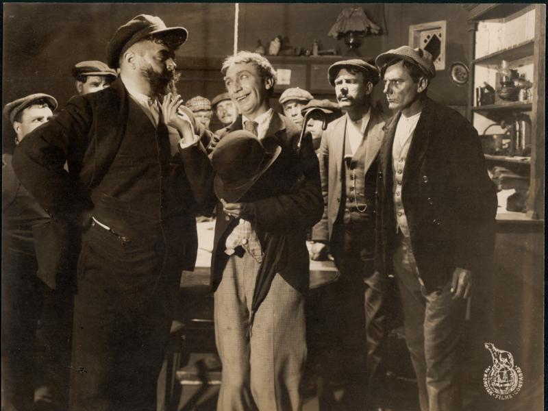 Foto 1 de Four-legged Sherlock Holmes