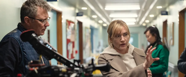 Kate Winslet celebra estreia como diretora em evento da Netflix