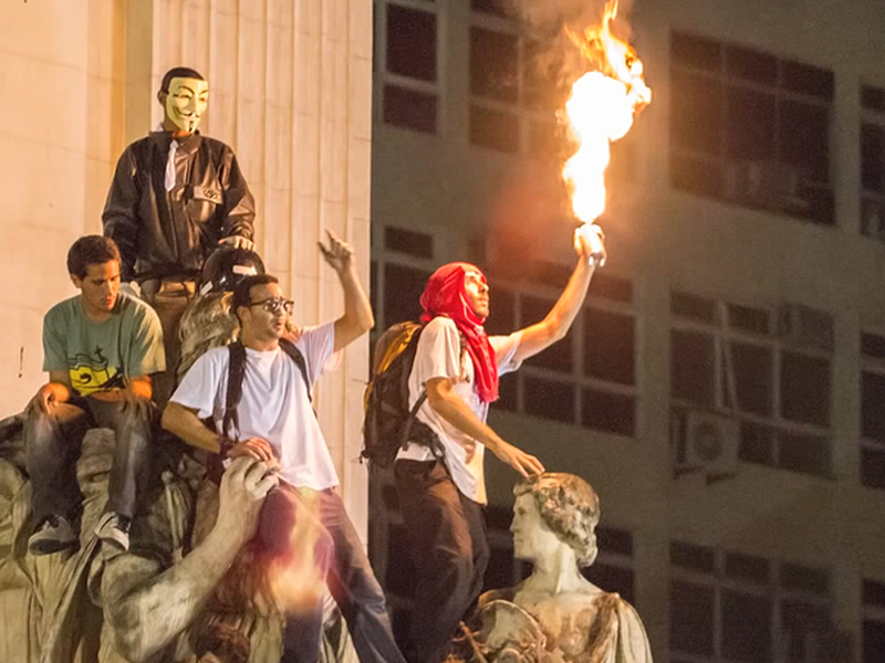 Foto 1 de No Olho do Furacão