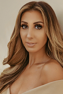 Hannah Lux Davis - Poster 1