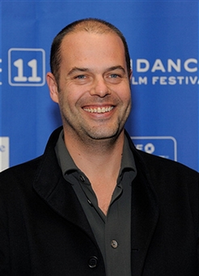 Jacob Estes (V) - Foto 1