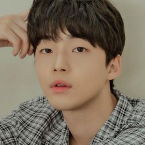 Kim Kang Min (II) (2 de Dezembro de 1998) | Artista | Filmow