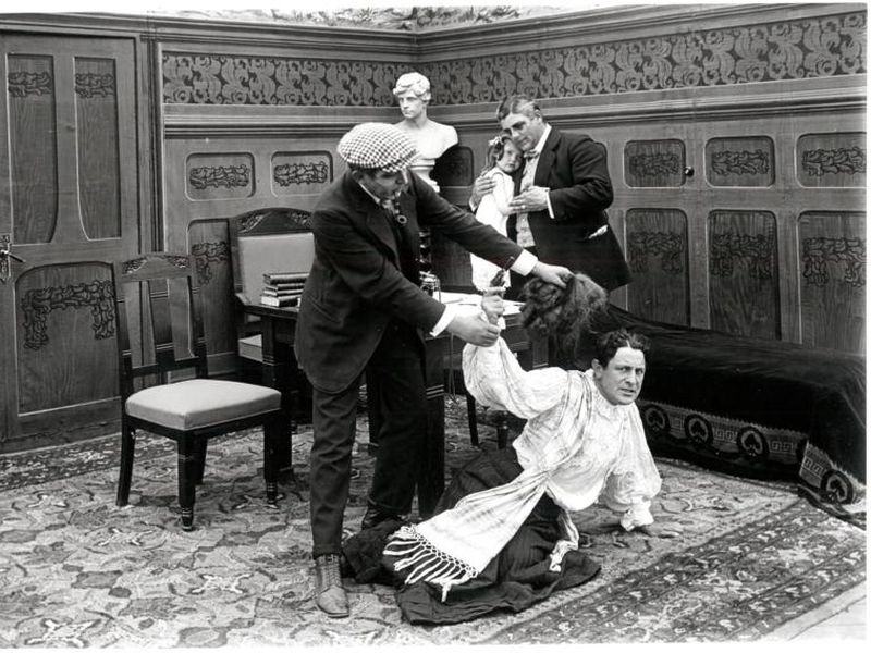Foto 2 de The Bogus Governess