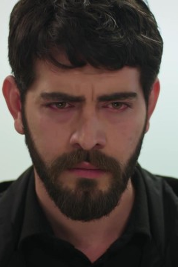 Poster de Episódio 100. Bölüm (2023)
